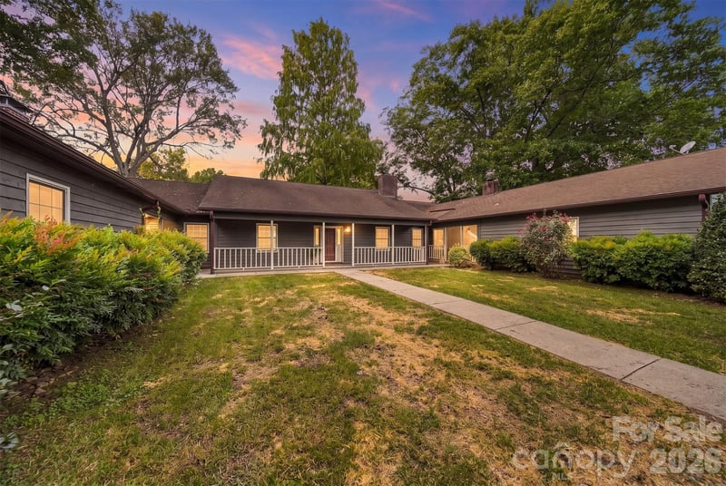 414 4th Avenue NE, Hickory, NC - 3 beds, 2 baths, 1,482 sqft - $269,900
