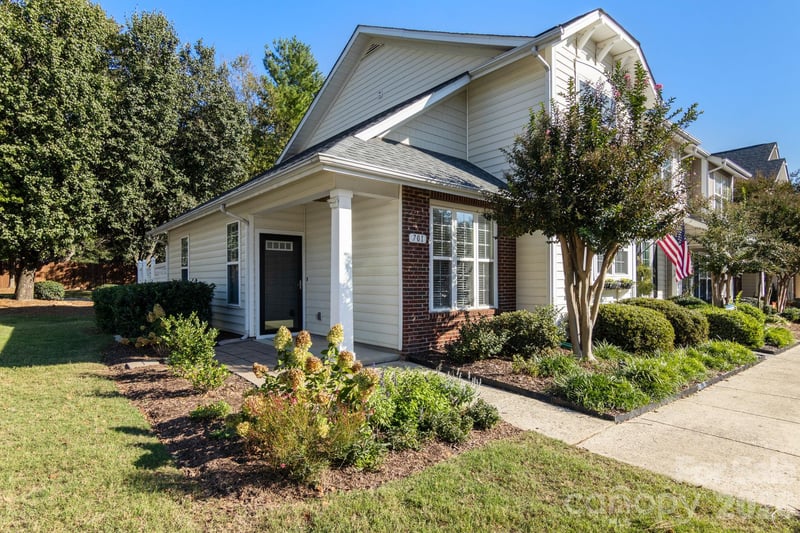 701 Shellstone Place, Fort Mill, SC - 3 beds, 2.5 baths, 1,367 sqft - $315,000