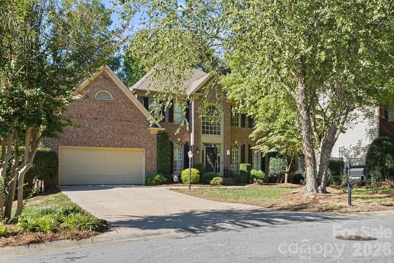 16131 Cranleigh Drive, Huntersville, NC - 4 beds, 3.5 baths, 3,286 sqft - $849,000