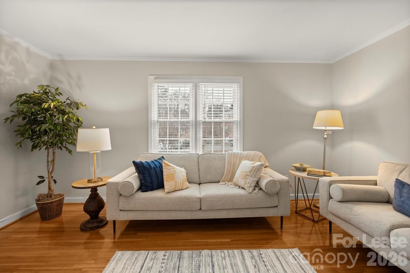 910 McAlway Road E, Charlotte, NC - 2 beds, 1 bath, 880 sqft - $1,350/mo