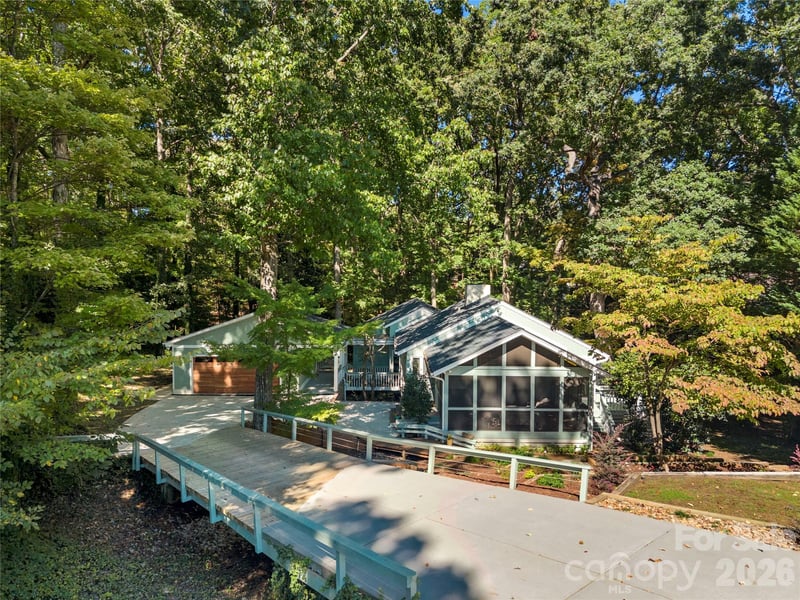 6 Oakwood Court, Clover, SC - 4 beds, 3 baths, 3,054 sqft - $750,000