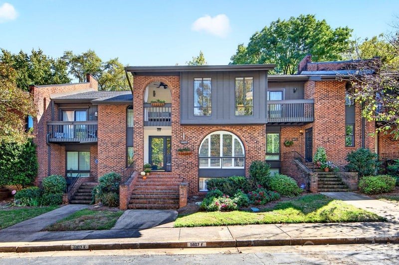 5807 Sharon Road F, Charlotte, NC - 3 beds, 3.5 baths, 2,778 sqft - $585,000
