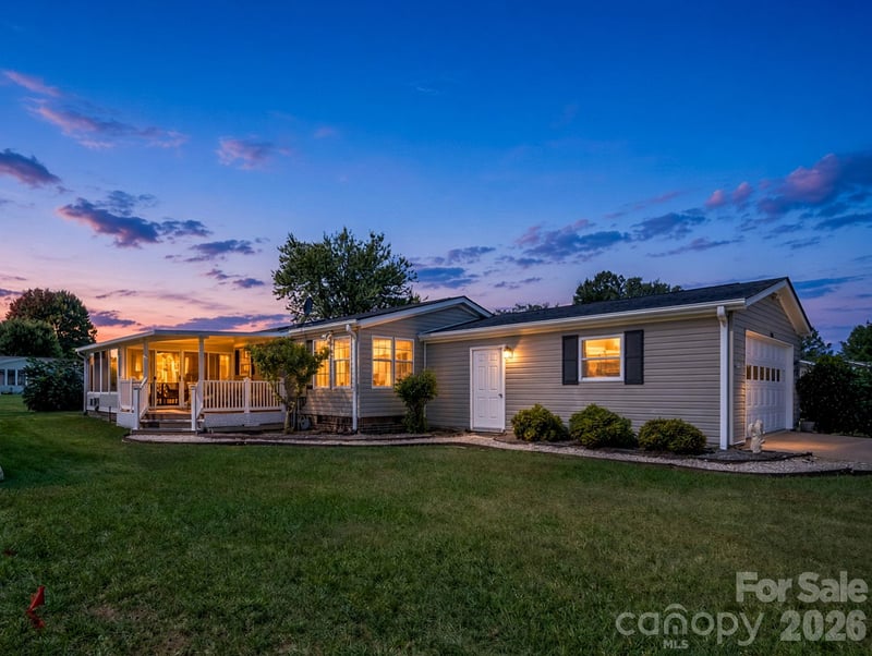 528 Riverwind Drive, Hendersonville, NC - 3 beds, 2 baths, 1,518 sqft - $275,000