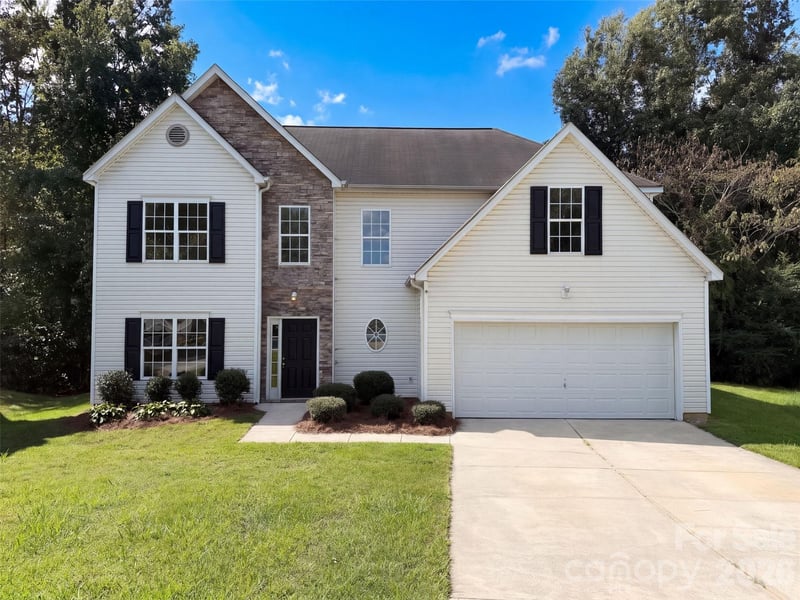 8902 Woodland Hills Road, Charlotte, NC - 4 beds, 2.5 baths, 2,829 sqft - $403,000