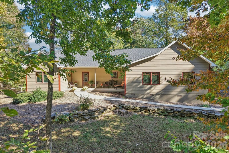 411 Alta Circle, Laurel Park, NC - 3 beds, 3 baths, 1,652 sqft - $595,000