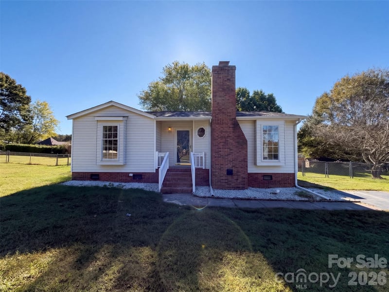 1815 Gray Bark Drive, Gastonia, NC - 2 beds, 1 bath, 941 sqft - $199,000