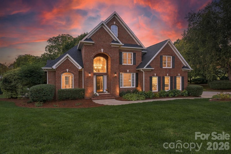 105 Kings Crest Drive, Mooresville, NC - 3 beds, 2.5 baths, 3,143 sqft - $1,175,000