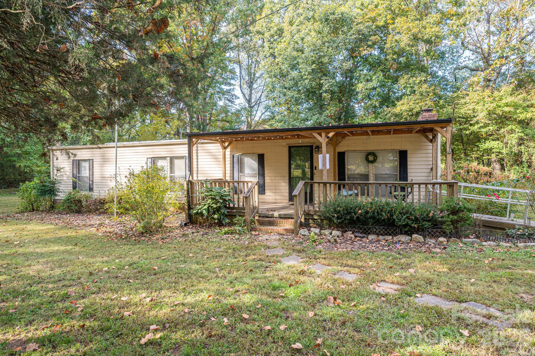 343 Carr Dr, Dallas, NC 28034. property listing photo