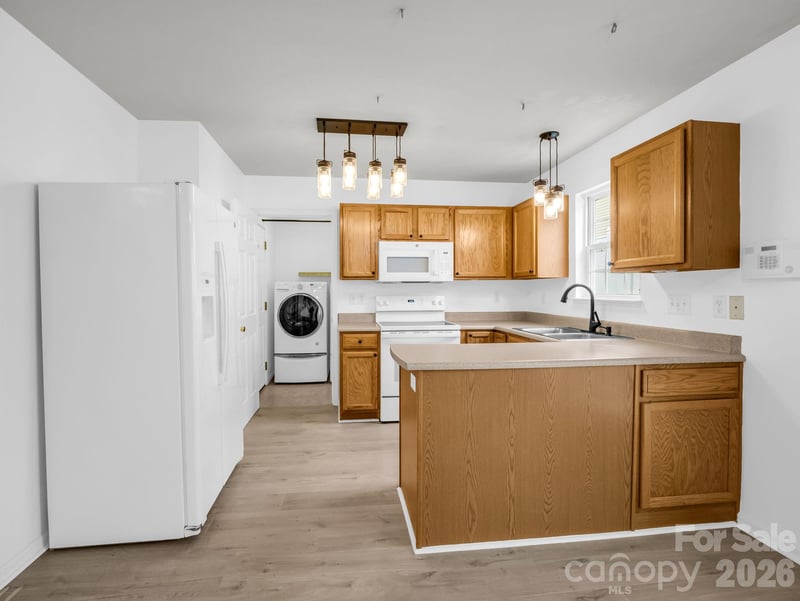 64 Lanceford Circle, Fletcher, NC - 3 beds, 2.5 baths, 1,296 sqft - $289,500