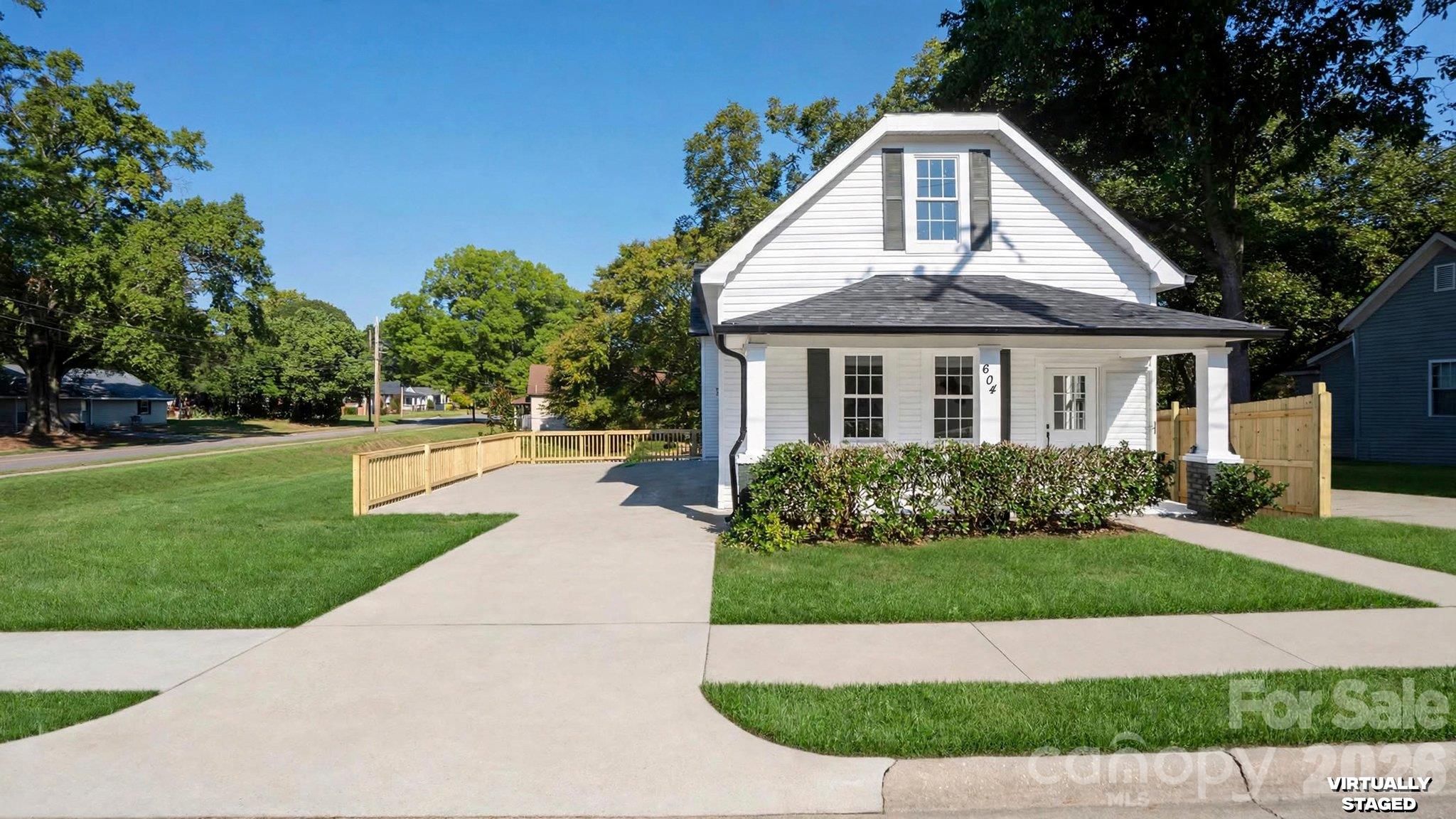 604 Oak St, Mooresville, NC 28115. property listing photo