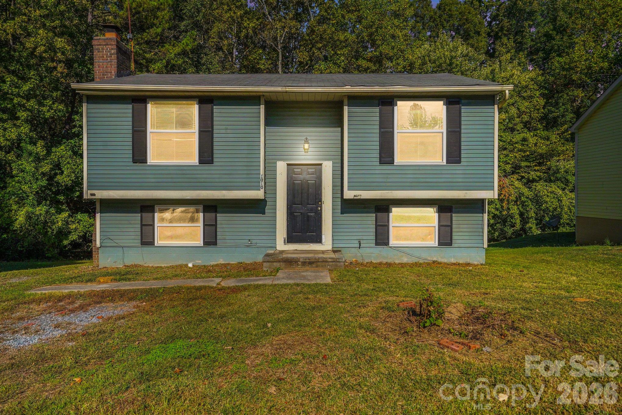 1010 Glenfiddich Dr, Charlotte, NC 28215. property listing photo