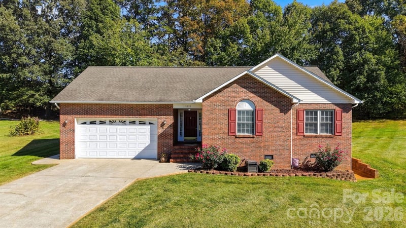4876 Sandstone Drive, Conover, NC - 3 beds, 2 baths, 1,372 sqft - $275,000