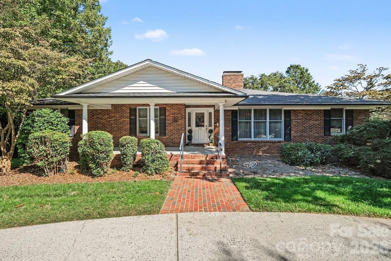 746 Grandview Drive NE, Concord, NC - 4 beds, 4 baths, 6,573 sqft - $875,000