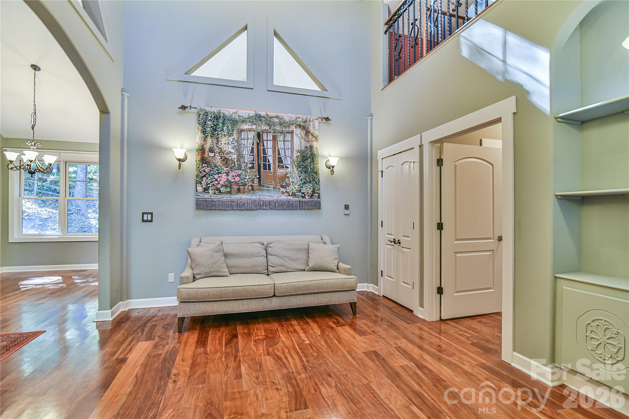 39 Oak Hollow Dr, Asheville, NC 28805. property listing photo