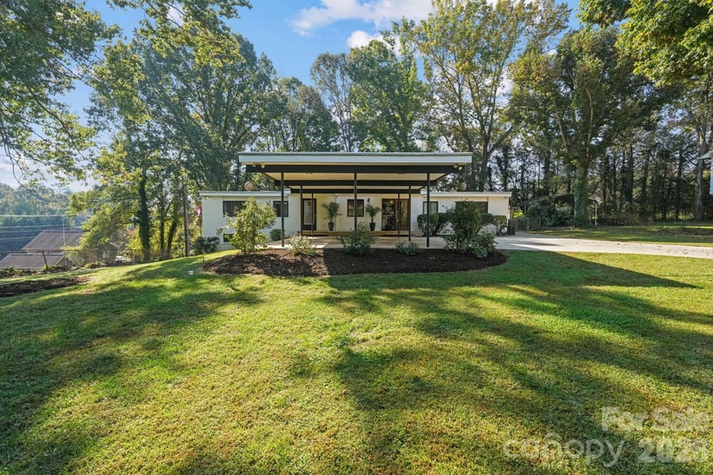 1077 19th Avenue Place NW, Hickory, NC - 4 beds, 2.5 baths, 2,487 sqft - $534,900