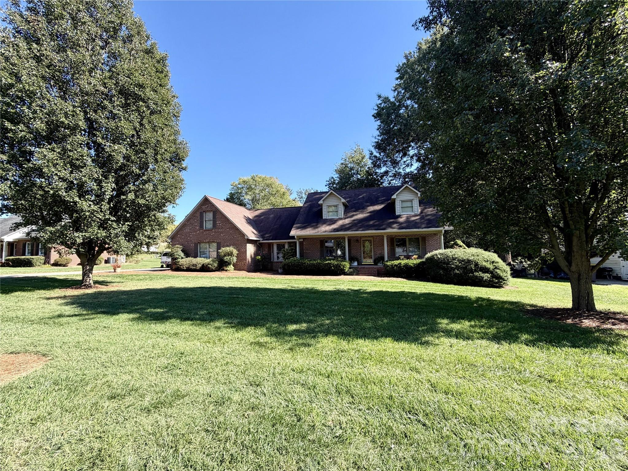 990 Royal Dr, Lincolnton, NC 28092. property listing photo