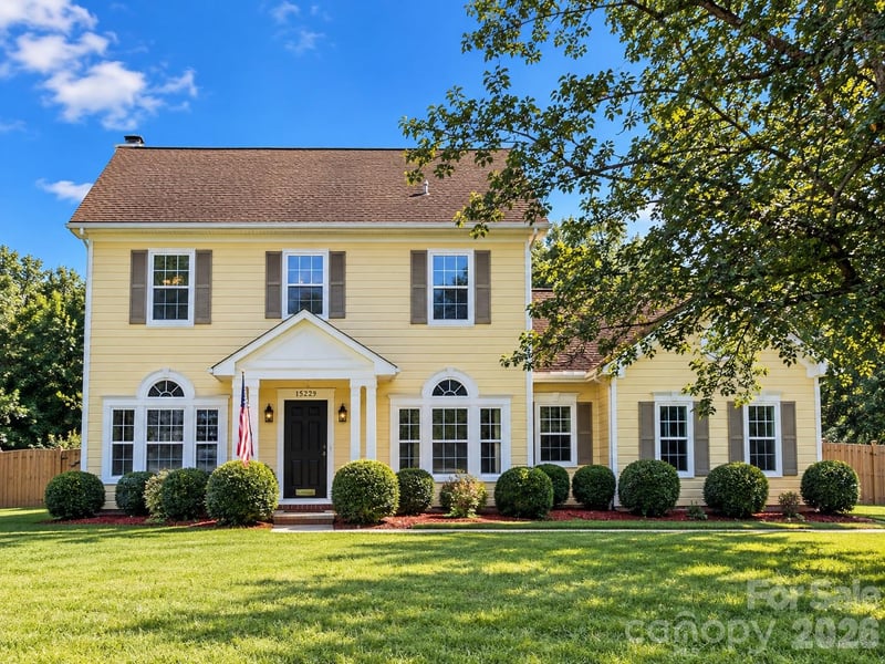 15229 Dartford Lane, Mint Hill, NC - 4 beds, 2.5 baths, 4,128 sqft - $469,900
