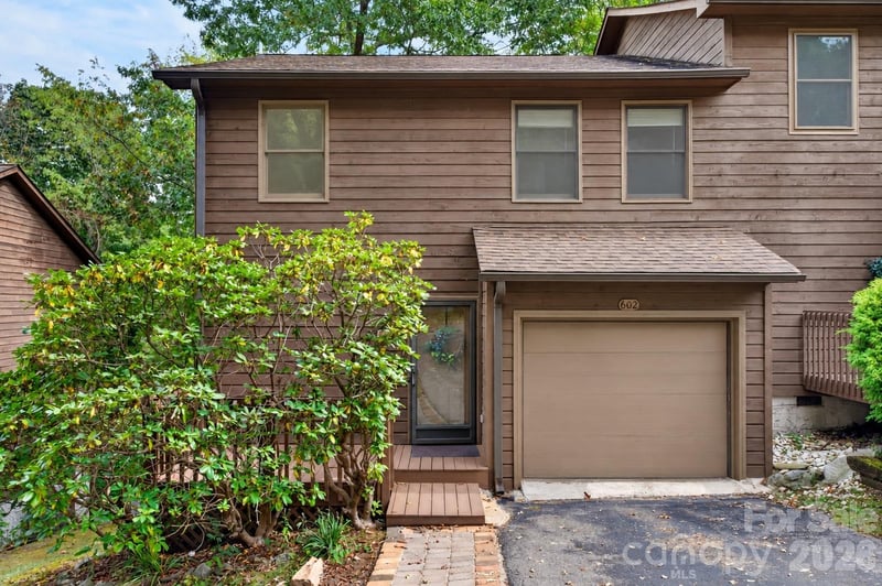 602 Parkway Vista Drive, Asheville, NC - 2 beds, 2.5 baths, 1,428 sqft - $350,000