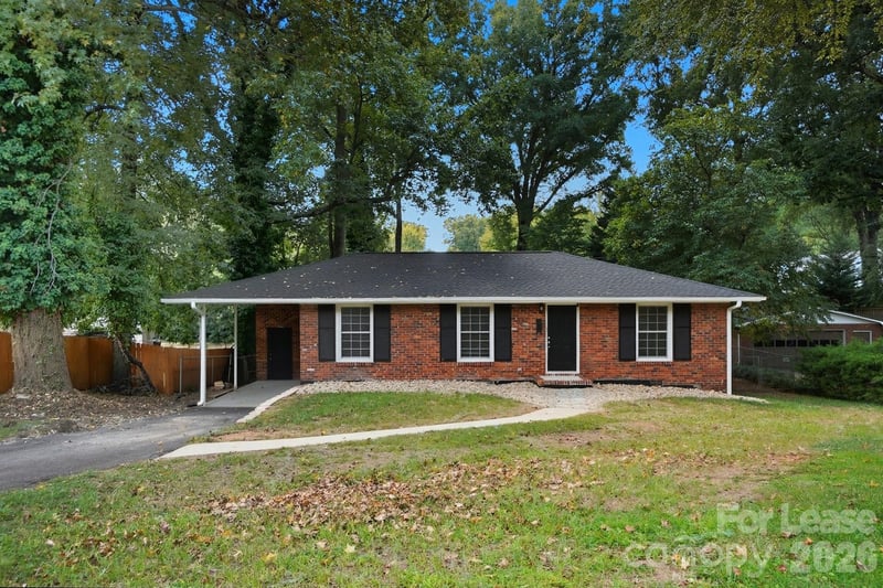 332 Seneca Place, Charlotte, NC - 3 beds, 1.5 baths, 1,218 sqft - $2,600/mo