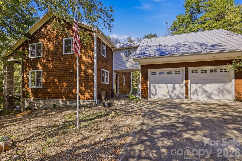 167 Trails End, Lake Lure, NC - 3 beds, 3.5 baths, 4,001 sqft - $925,000