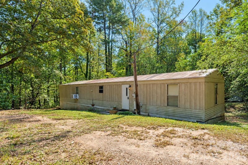 2495 Harding Road, Connelly Springs, NC - 3 beds, 1.5 baths, 924 sqft - $110,000