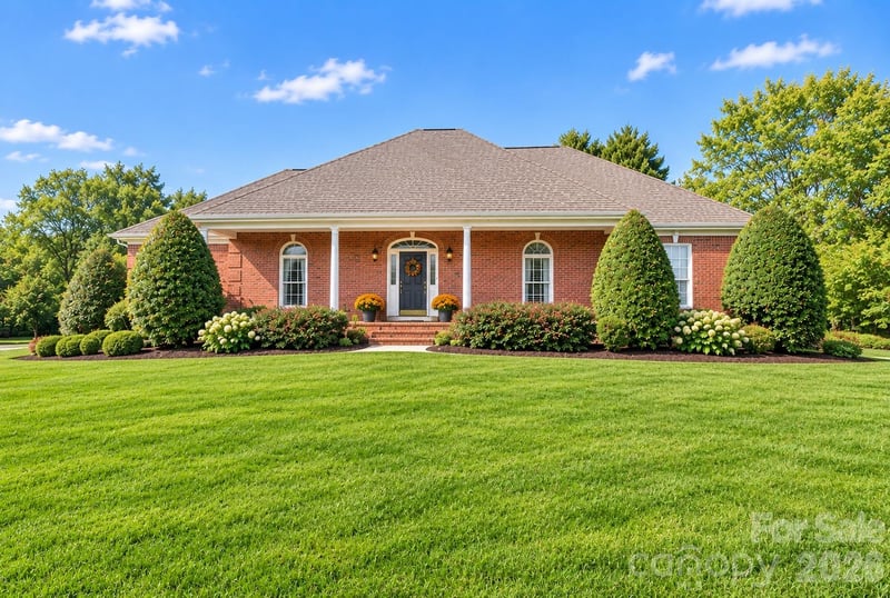 155 Lake Point Drive, Fort Mill, SC - 4 beds, 2.5 baths, 2,644 sqft - $565,000