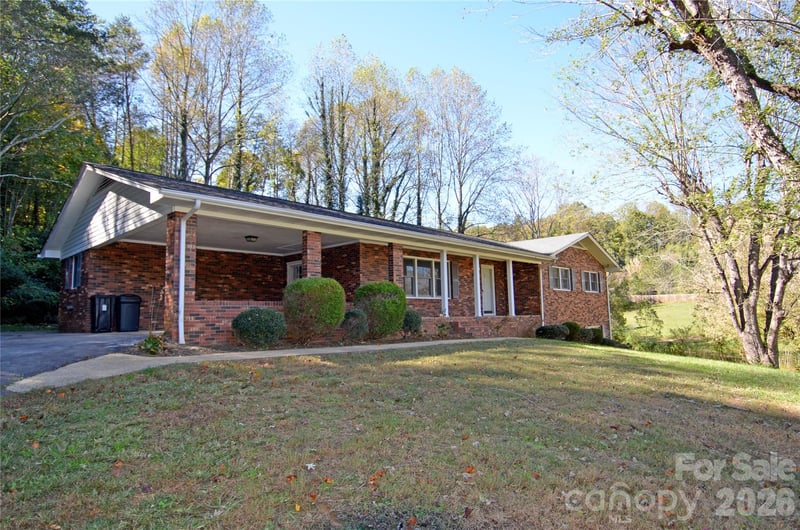 150 Eplee Loop, Marion, NC - 3 beds, 2 baths, 1,961 sqft - $325,000