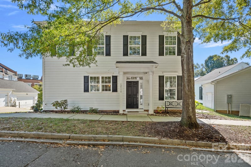 12116 Memory Lane, Huntersville, NC - 2 beds, 2.5 baths, 1,300 sqft - $385,000