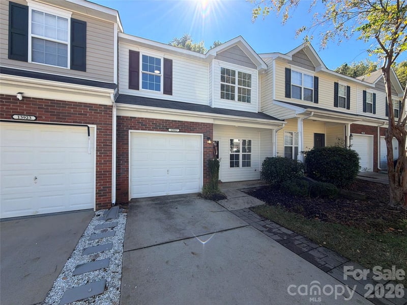 13927 Singleleaf Lane, Charlotte, NC - 3 beds, 2.5 baths, 1,273 sqft - $261,000