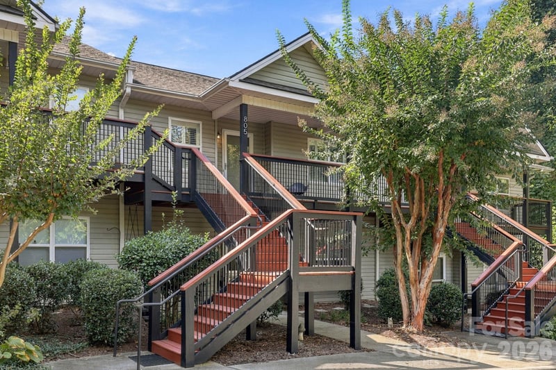 805 Carlyle Way, Asheville, NC - 2 beds, 2 baths, 1,215 sqft - $225,000