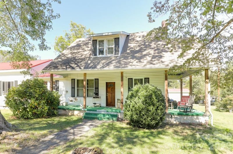 44 B Street, East Flat Rock, NC - 2 beds, 1 bath, 1,842 sqft - $269,000