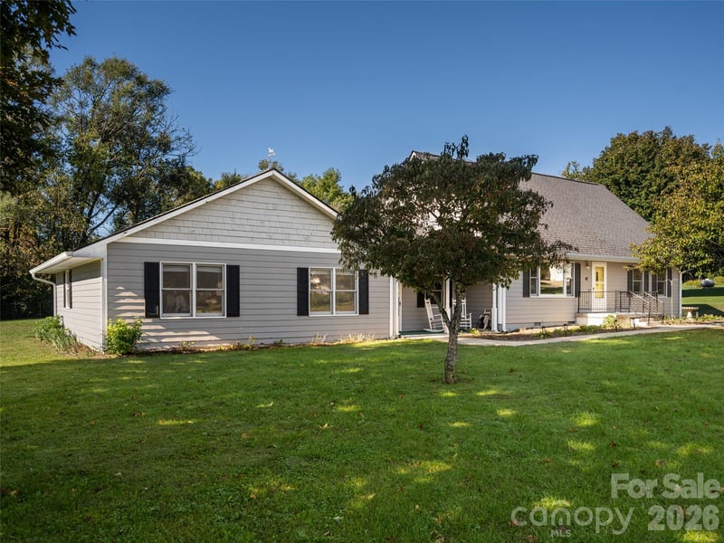 47 Cane Creek Circle, Fairview, NC - 3 beds, 3.5 baths, 3,346 sqft - $600,000