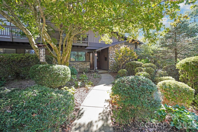 82 Laurelwood Circle W, Hendersonville, NC - 2 beds, 2.5 baths, 1,440 sqft - $283,500