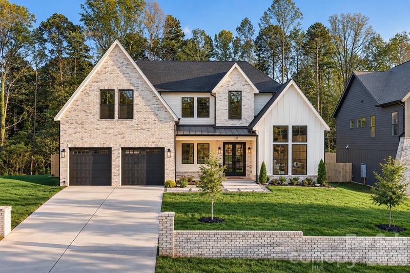 215 Smithfield Drive, Charlotte, NC - 4 beds, 3.5 baths, 4,100 sqft - $1,725,000