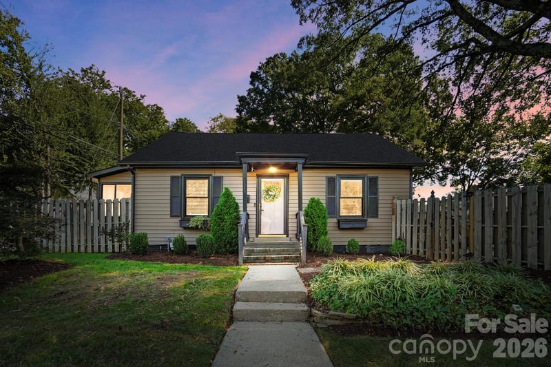 1545 Wickford Place, Charlotte, NC - 2 beds, 1 bath, 935 sqft - $515,000