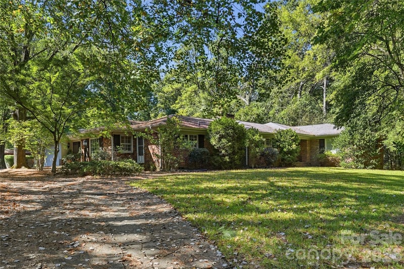 7600 Park Road, Charlotte, NC - 3 beds, 2.5 baths, 2,927 sqft - $1,150,000