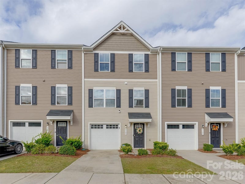 6105 Cutwater Circle, Charlotte, NC - 3 beds, 2.5 baths, 1,568 sqft - $275,000