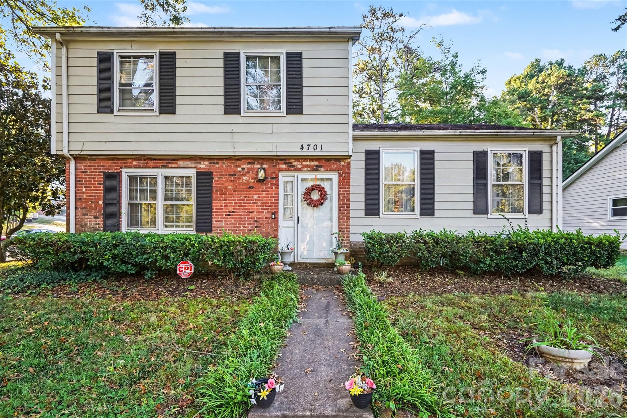 4701 Farm Pond Ln, Charlotte, NC 28212. property listing photo