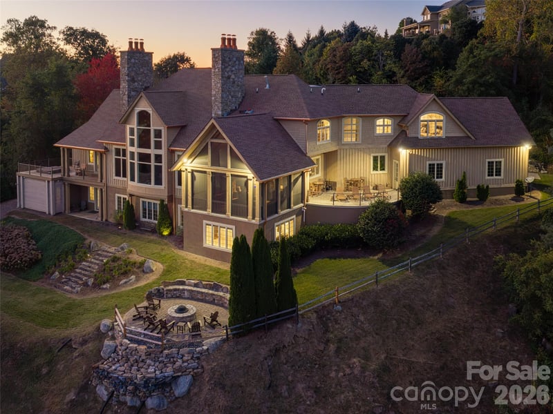 637 Altamont View, Asheville, NC - 6 beds, 6 baths, 7,446 sqft - $4,495,000