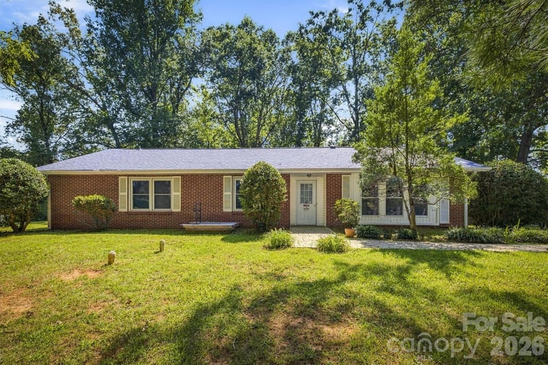 114 Fairview Road, Marion, NC - 5 beds, 3 baths, 1,997 sqft - $365,000