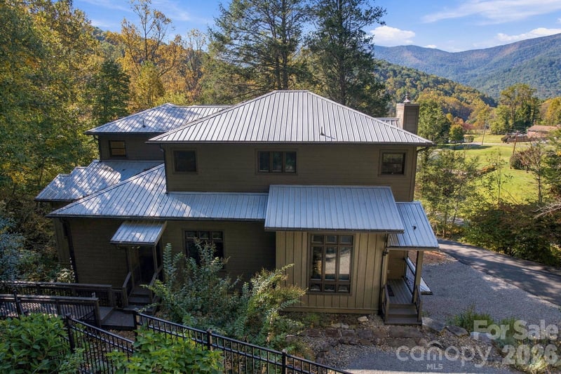 39 Williams Cove Road, Black Mountain, NC - 4 beds, 3.5 baths, 3,863 sqft - $1,300,000