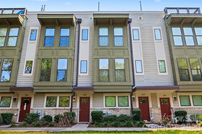 327 Uptown West Drive, Charlotte, NC - 2 beds, 2.5 baths, 1,299 sqft - $450,000