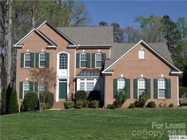 1045 Muirfield Drive, Mooresville, NC - 4 beds, 2.5 baths, 3,117 sqft - $2,400/mo