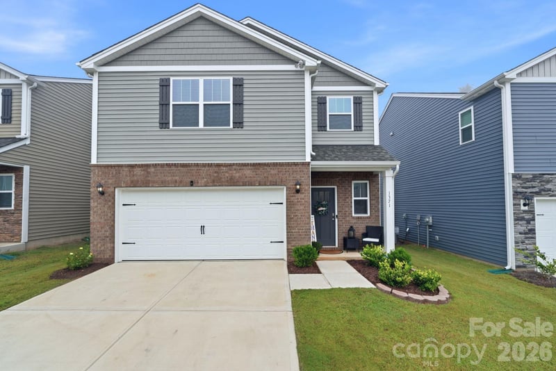 1371 37th Avenue Lane, Hickory, NC - 3 beds, 2.5 baths, 1,749 sqft - $289,000