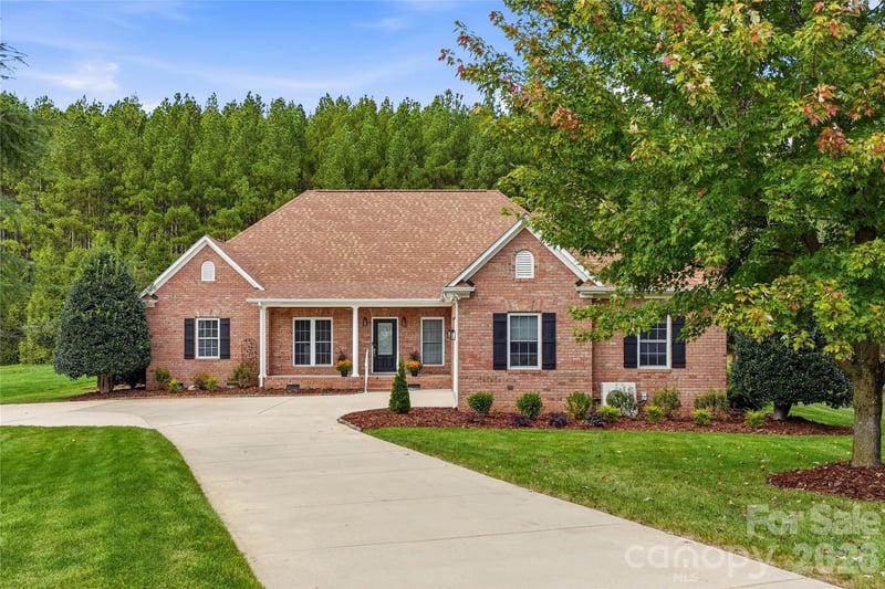 803 Amanda Way, Albemarle, NC - 3 beds, 2.5 baths, 2,399 sqft - $565,000