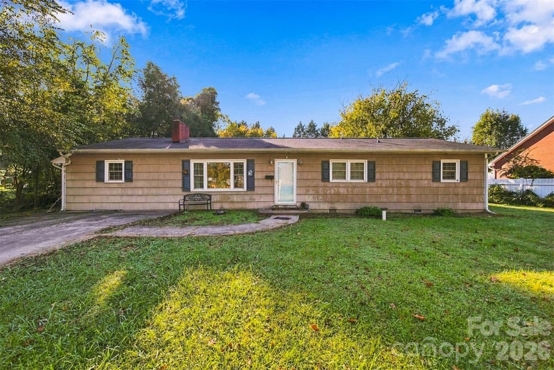 640 Diamondhead Drive, Lenoir, NC - 3 beds, 2 baths, 1,696 sqft - $200,000