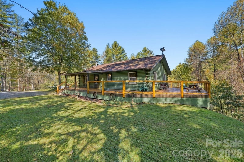 37 White Pine Lane, Burnsville, NC - 2 beds, 2 baths, 1,008 sqft - $398,000