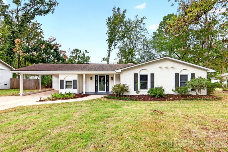1422 McIlroy Road, Charlotte, NC - 4 beds, 3 baths, 2,045 sqft - $600,000