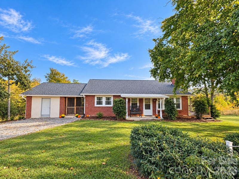 683 McDaniel Road, Lake Lure, NC - 3 beds, 1 bath, 1,202 sqft - $329,500
