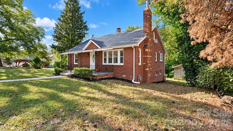 205 Sunrise Avenue, Mount Gilead, NC - 2 beds, 1.5 baths, 1,620 sqft - $217,500